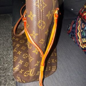Louis Vuitton Neverfull Tote